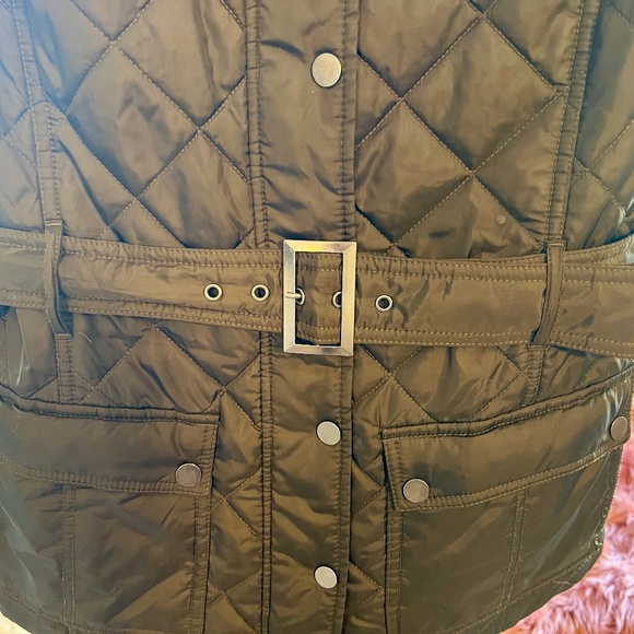 Banana Republic Women's Puffer Vest - Picture 4 of 10